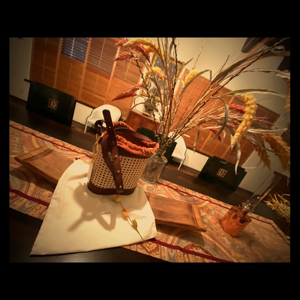 💯 Sarta. Handcrafted Ivory calfskin basket bag.